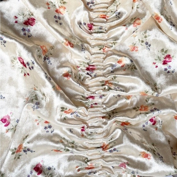 NWT WAYF Top Closing Time Ruched Floral Velvet Blouse Cream Women’s Size Large - Picture 8 of 13